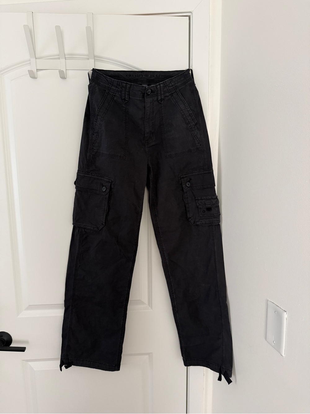 American Eagle Black Baggy Cargo Jogger